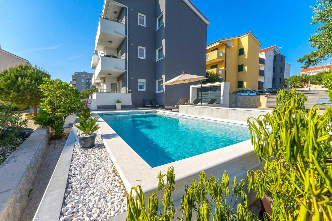 Summer Breeze Pool Apartments Novalja Bagian luar foto