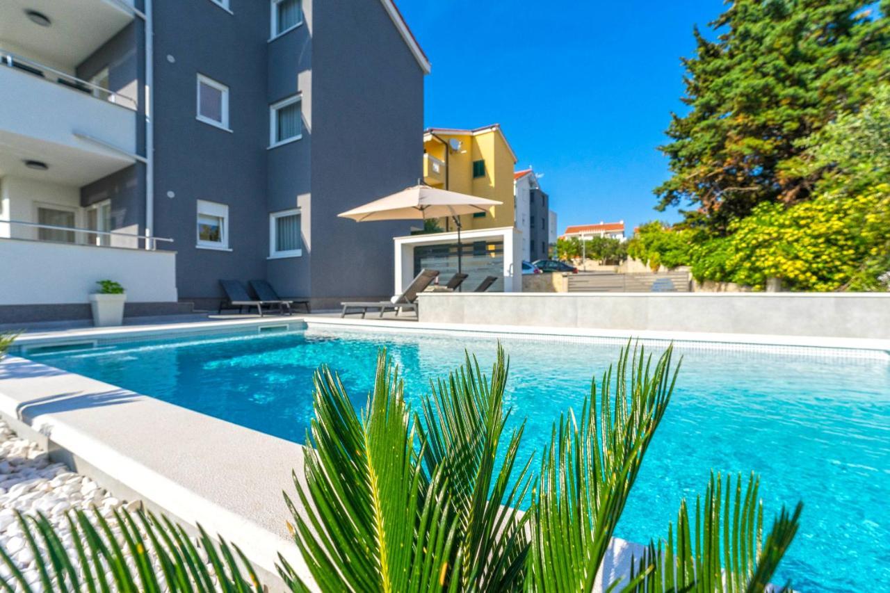 Summer Breeze Pool Apartments Novalja Bagian luar foto