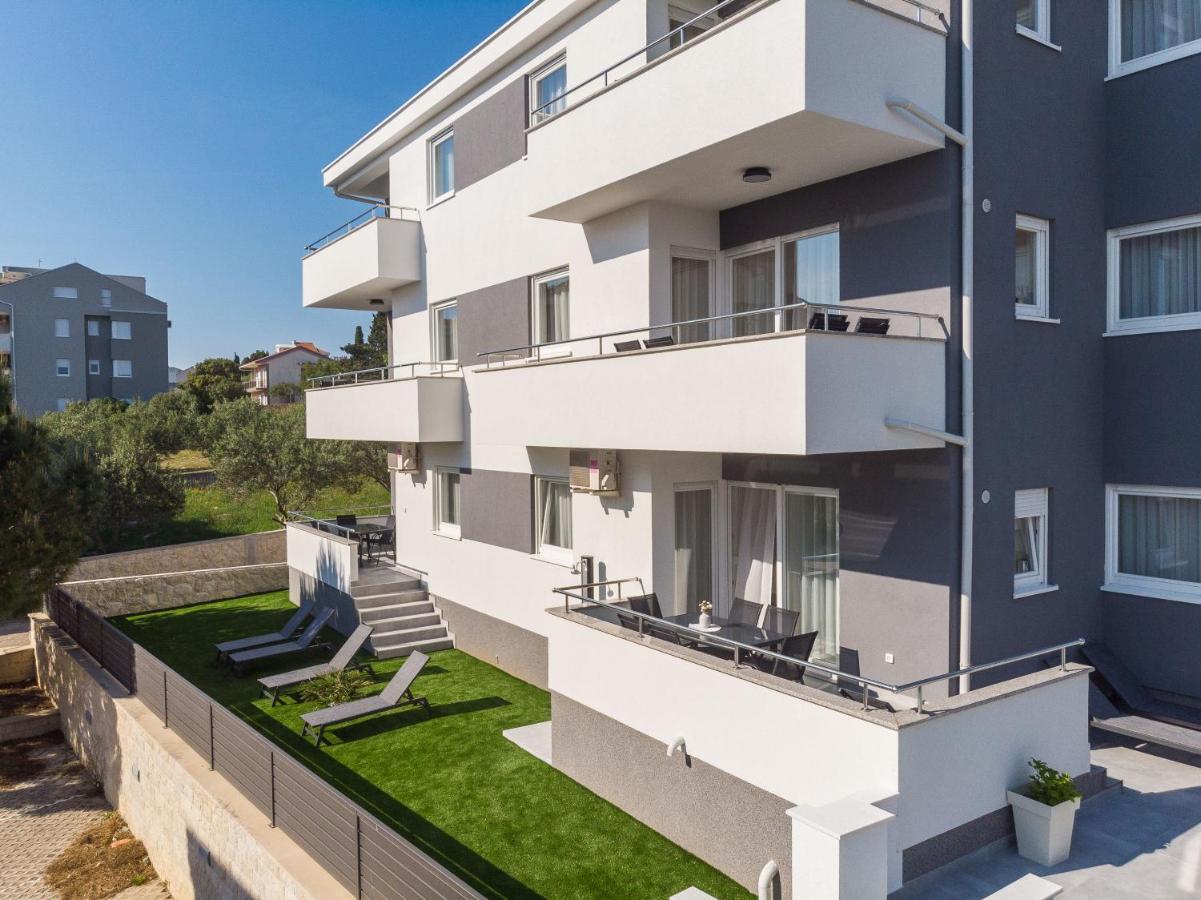 Summer Breeze Pool Apartments Novalja Bagian luar foto