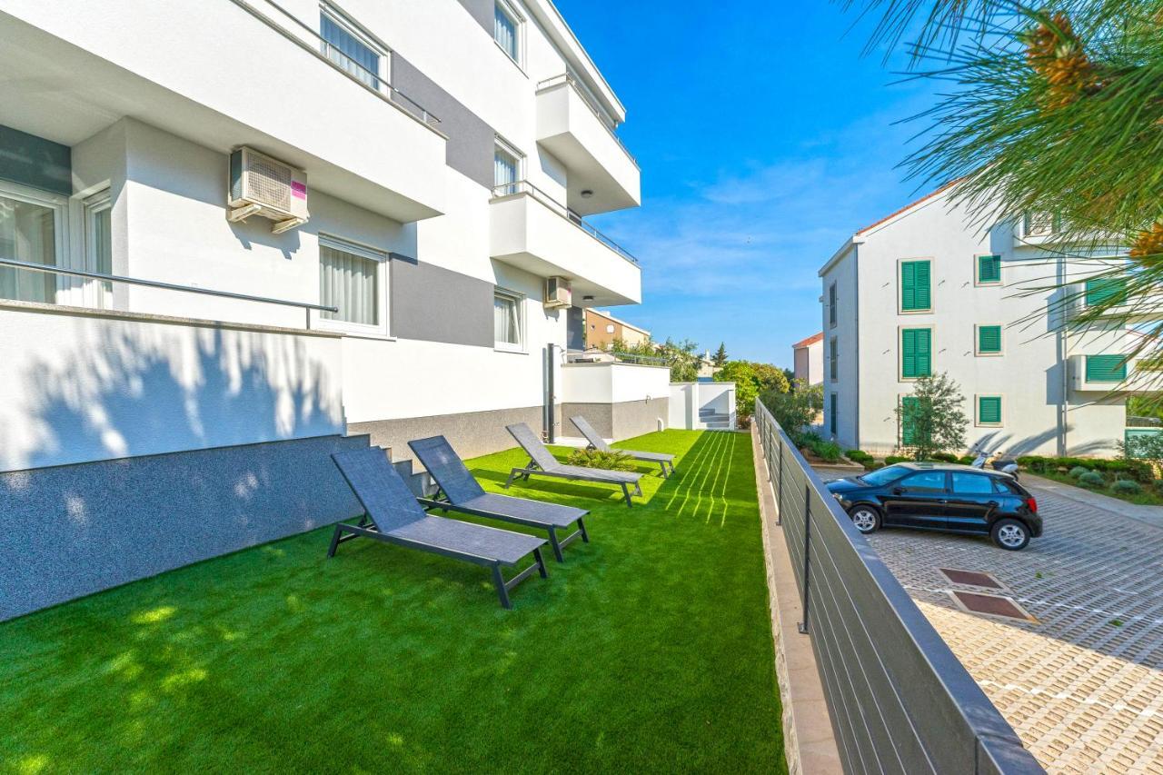 Summer Breeze Pool Apartments Novalja Bagian luar foto
