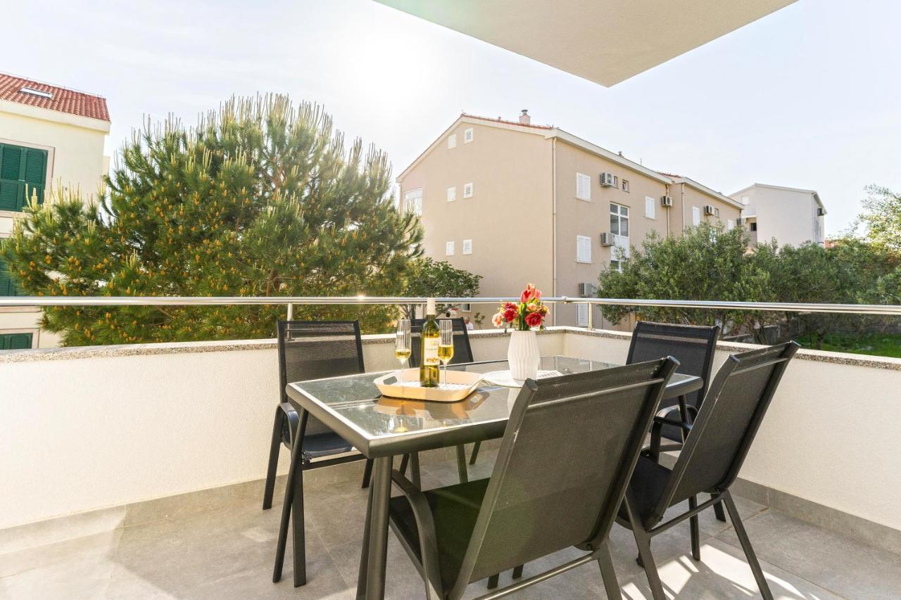 Summer Breeze Pool Apartments Novalja Bagian luar foto