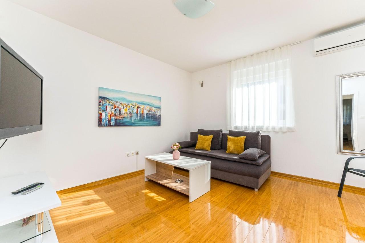 Summer Breeze Pool Apartments Novalja Bagian luar foto