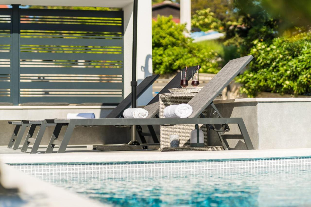 Summer Breeze Pool Apartments Novalja Bagian luar foto