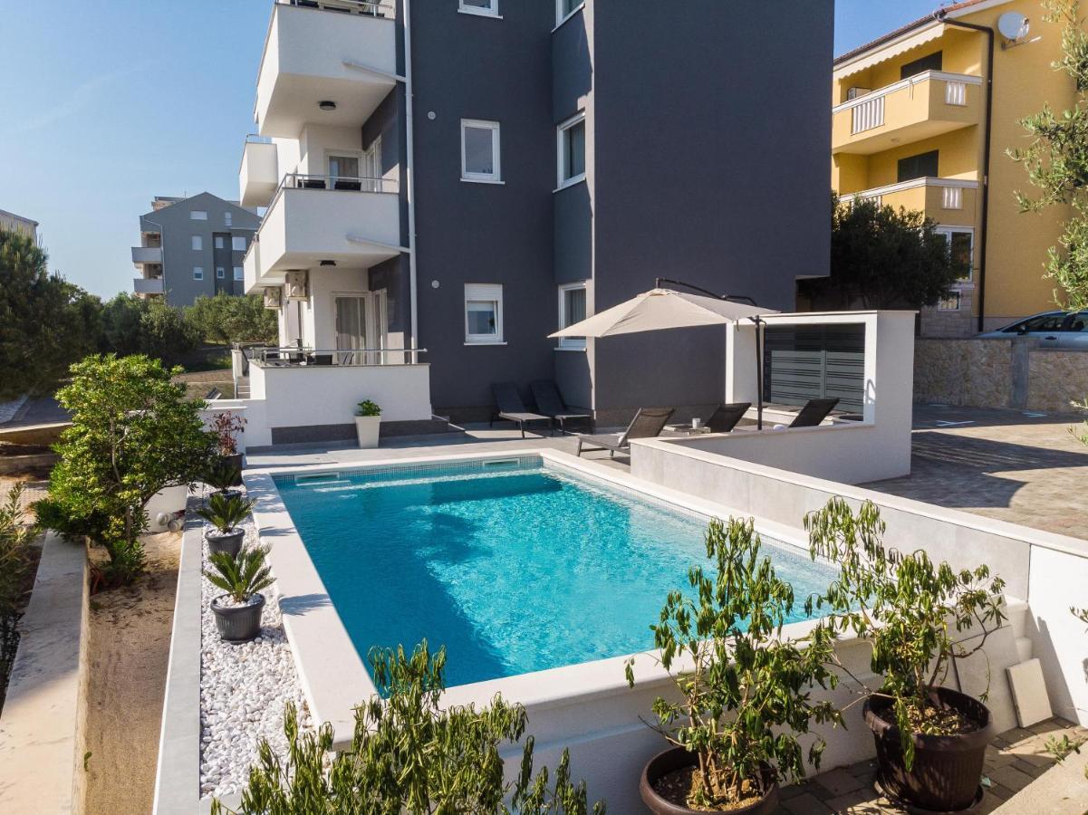 Summer Breeze Pool Apartments Novalja Bagian luar foto