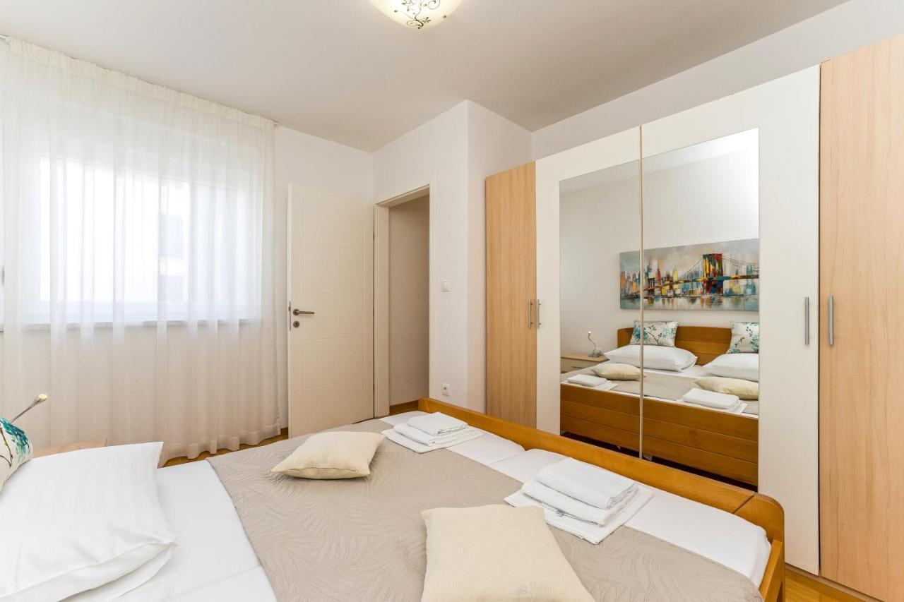 Summer Breeze Pool Apartments Novalja Bagian luar foto
